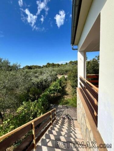 UGLJAN - kuća 144 m2 s velikom okućnicom (1336 m2) - 2