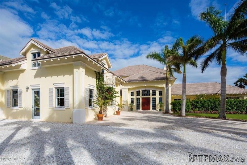 4 bedroom Detached House For Sale: 716.. - 2