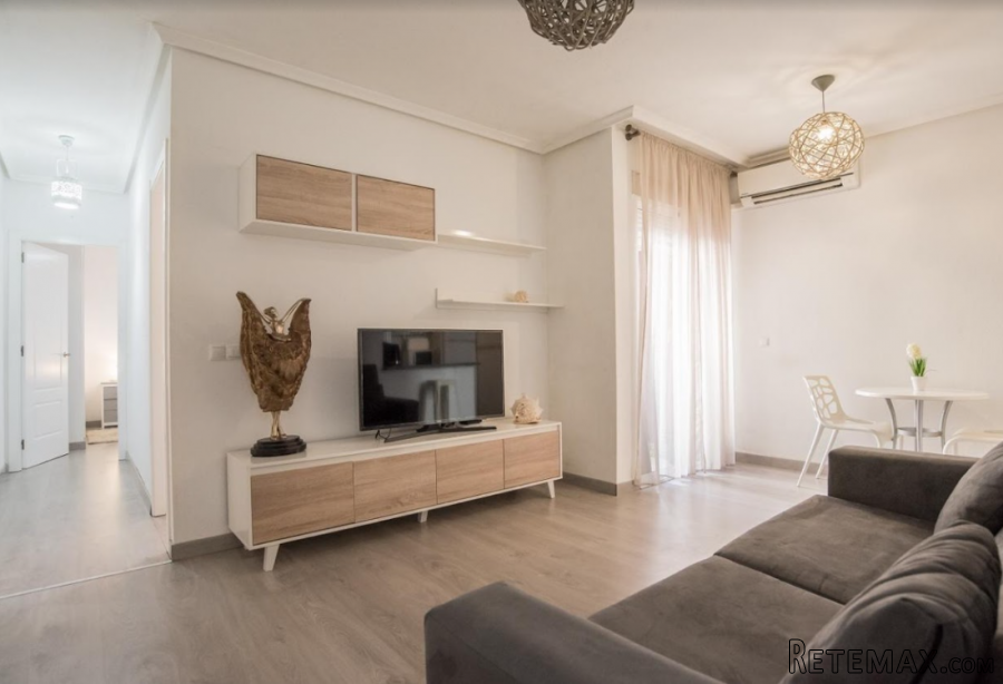 Apartamento reformado y con licencia turística, ubicado a..