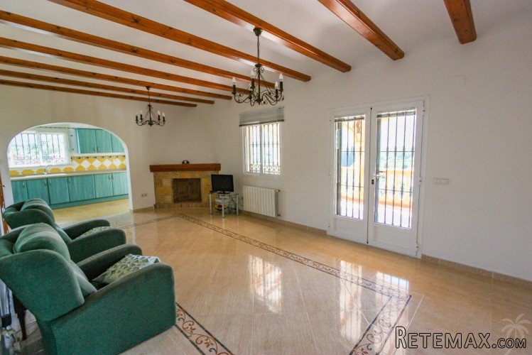 Bargain! This villa is located on a lovely plot with superb.. - 5