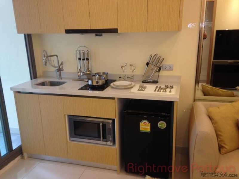 1 Bedroom Condo for sale in Pratumnak -.. - 2