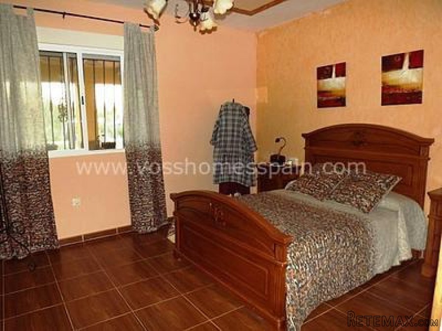 Large country cortijo situated just a 2 minute drive to a.. - 7