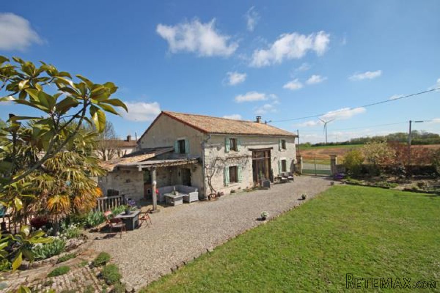 Plibou (79) - EXCLUSIVE - Superb barn conversion, open plan..