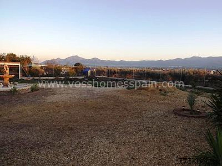 Large country cortijo situated just a 2 minute drive to a.. - 10