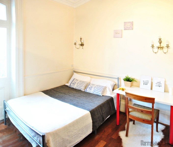 Single with double bed near West..