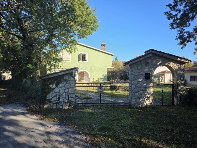 LABIN, kuća sa odvojenim studio apartmanom i garažom nedalek - 2