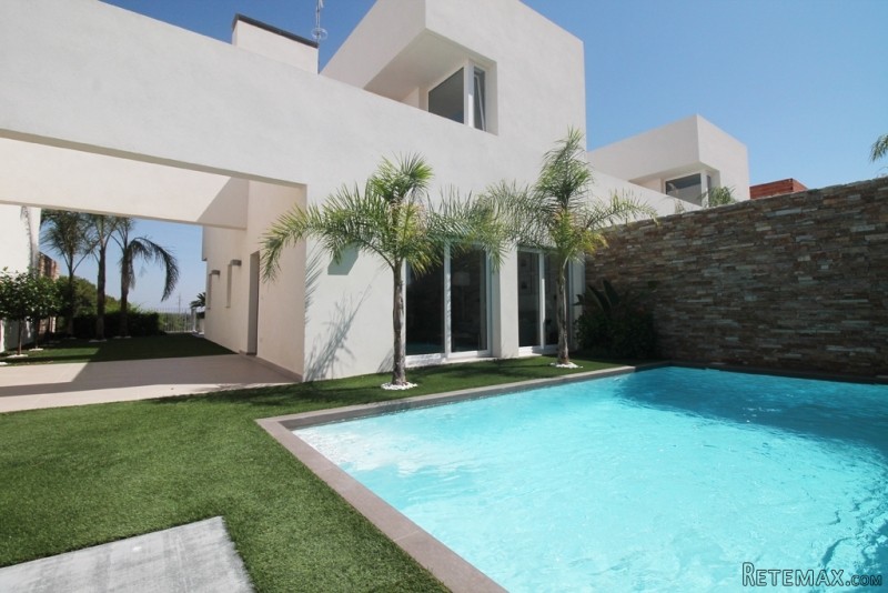 3 Bedrooms - Villa - Alicante - For Sale