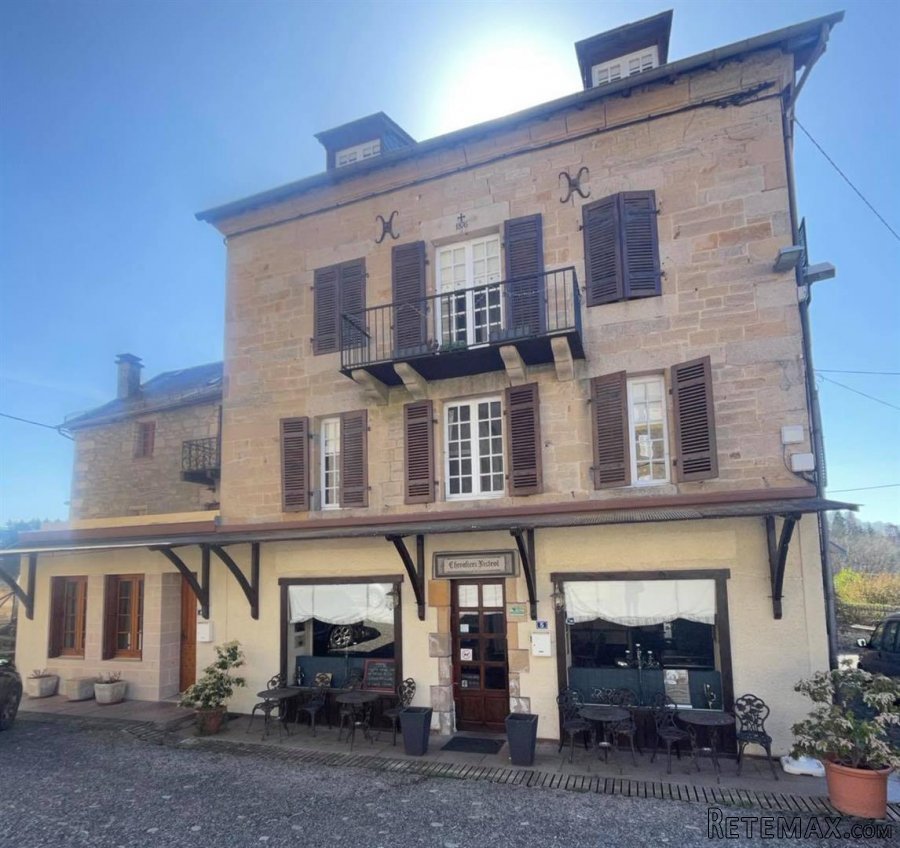 Corrèze (19) - A character property with a tower, offering..