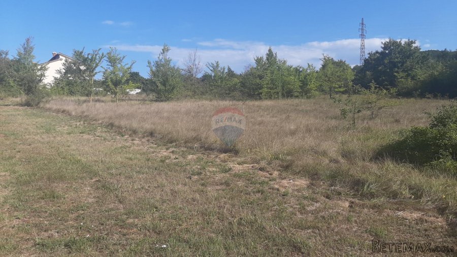 Istra, Karojba okolica - lijepa ravna građevinska parcela