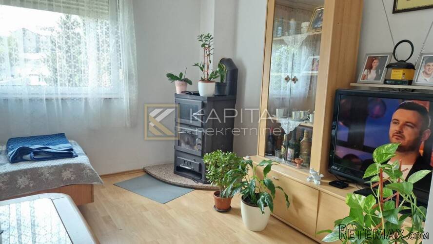 Prodaje se 2S+DB stan od 65 m² – Sroki
