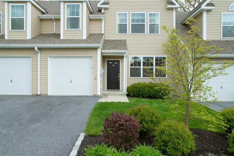 3 bedroom House For Sale: 22 Halley Ct..