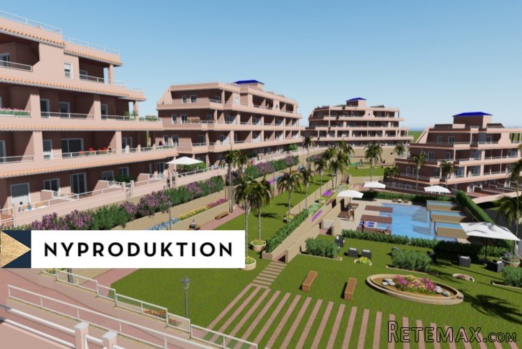 Penthouse med stort poolområde nära golfen i Villamartin. H..
