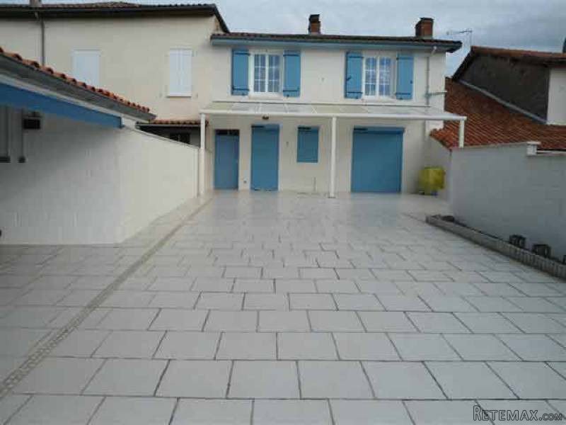 Well Renovated 4 Bed Village House - 2