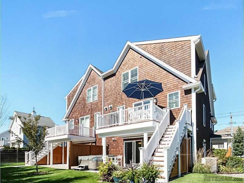 3 bedroom Flat For Sale: Rhode Island..
