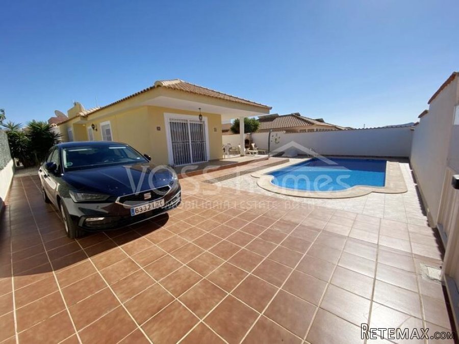 NEW & EXCLUSIVE TO VOSS HOMES - An "As New", modern and.. - 2