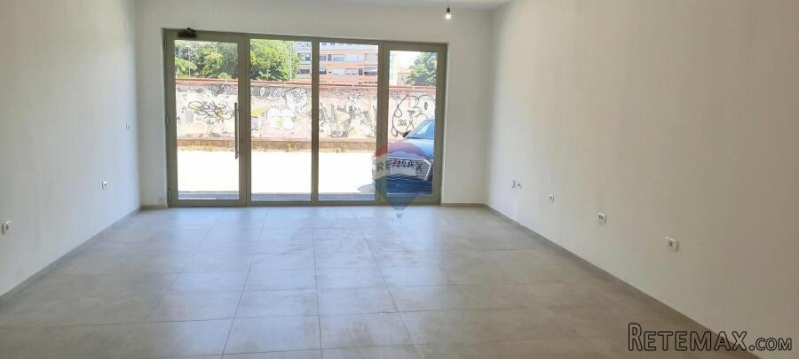 Istra, Umag - centar, ulični poslovni prostor, zakup 1.800 € - 3