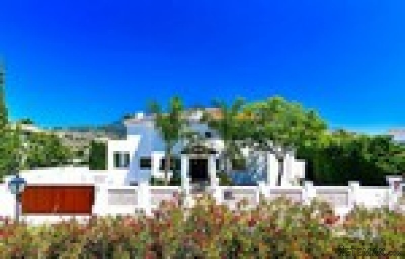 6 Bedrooms - Villa - Malaga - For Sale
