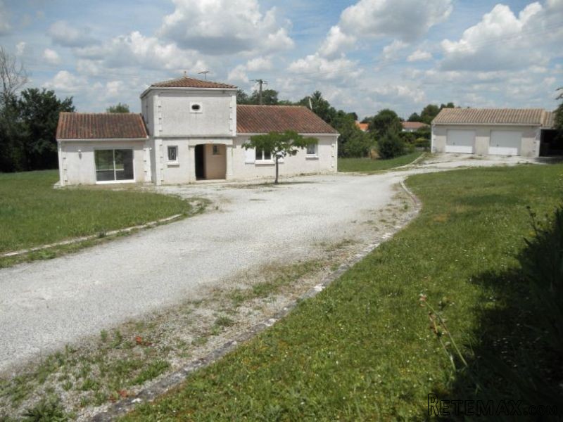 Detached Villa with Outbuilding