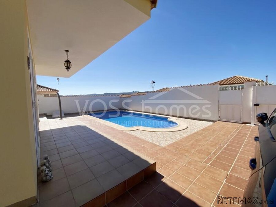 NEW & EXCLUSIVE TO VOSS HOMES - An "As New", modern and.. - 8
