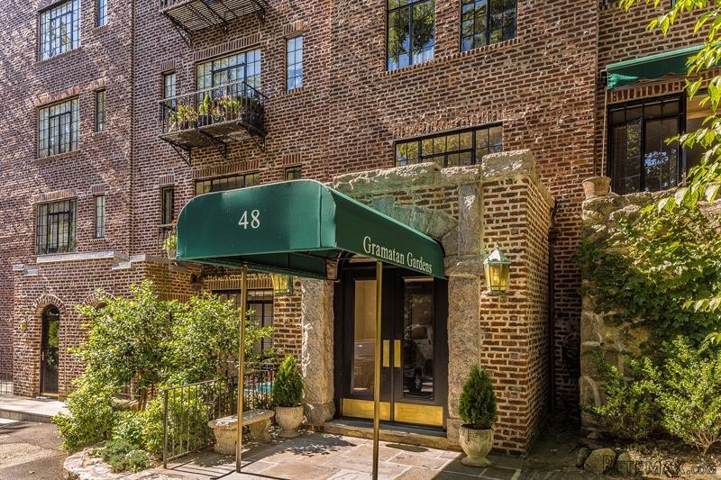 2 bedroom Commercial Property For Sale:..