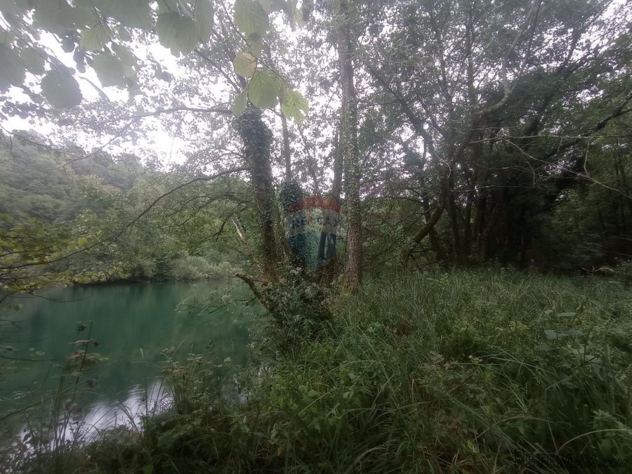 Donje dubrave, zemljište na rijeci Mrežnici 799 m2