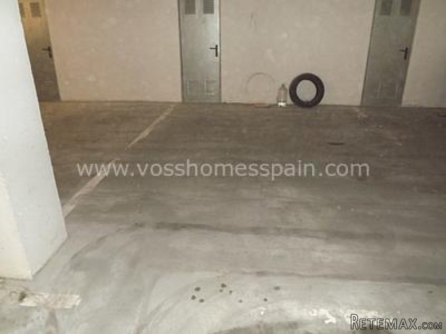 Second floor apartment with parking space and storage room.. - 10