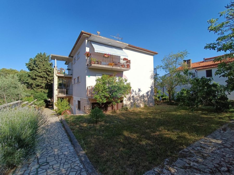 Istra, Pula - prostrana samostojeća kuća na Velom Vrhu