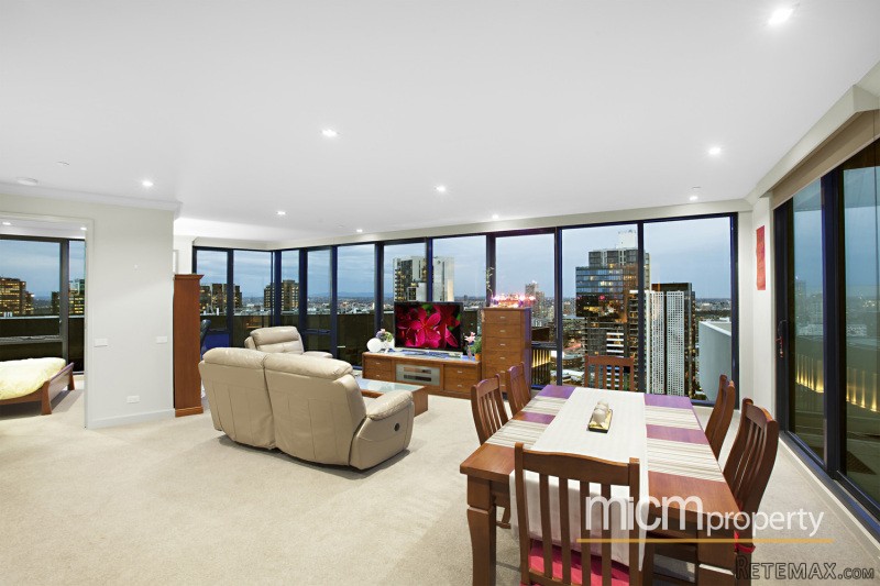 Stunning Sub-Penthouse Apartment - 2