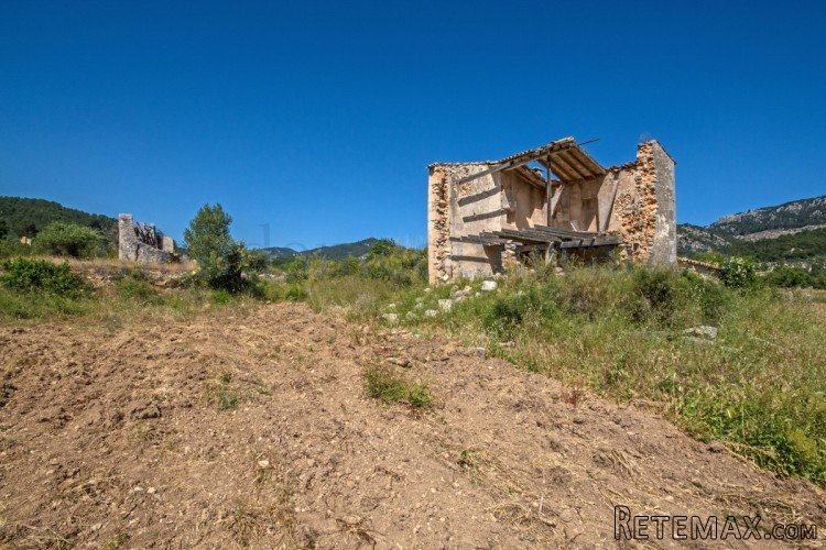 Excellent large plot with ruin which can either be reformed.. - 2