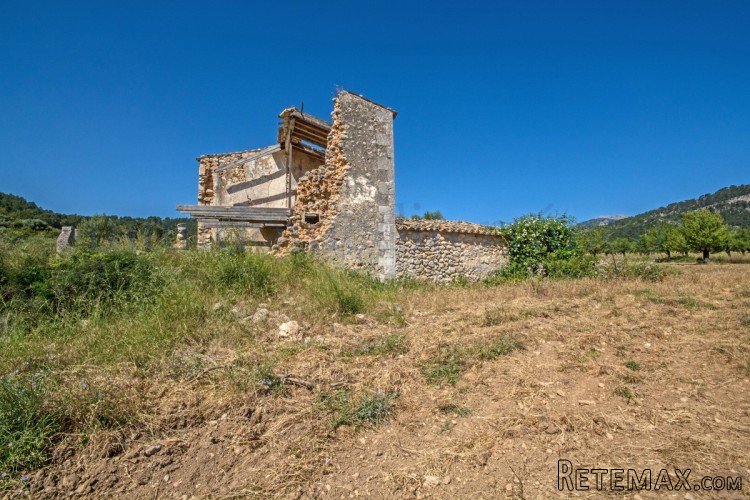 Excellent large plot with ruin which can either be reformed.. - 3