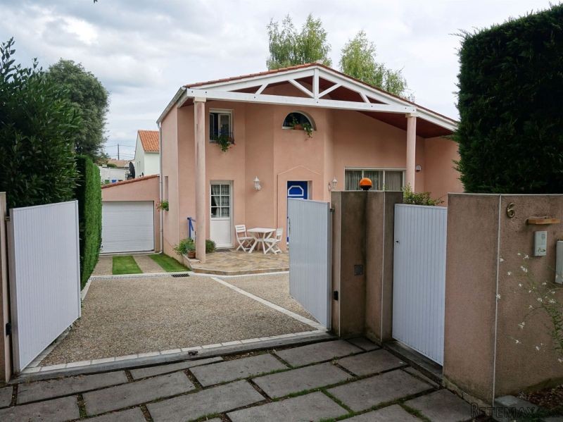 Sale House Saintes (17100) Rive Gauche - 2