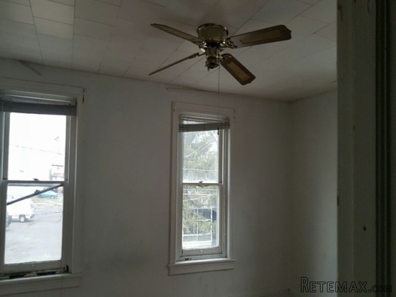 35 Curtis Ave Woodbury, NJ, 08096.. - 2