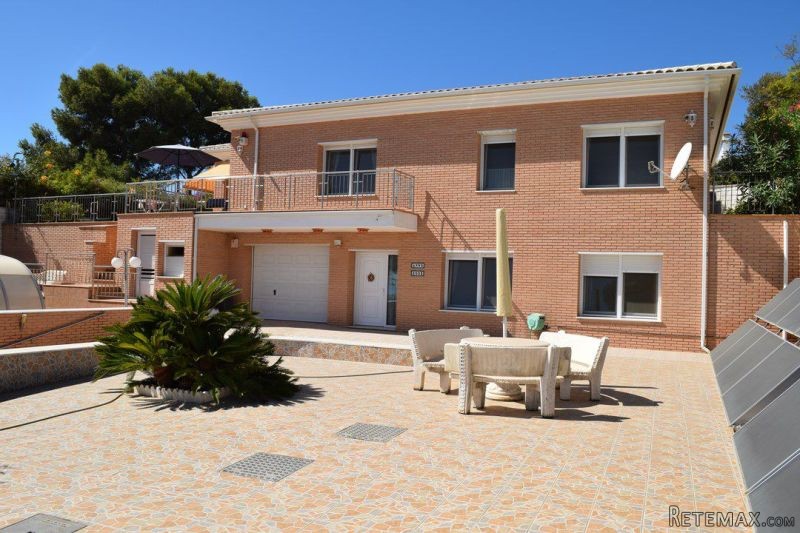 Chalet for Sale in La Esperanza..