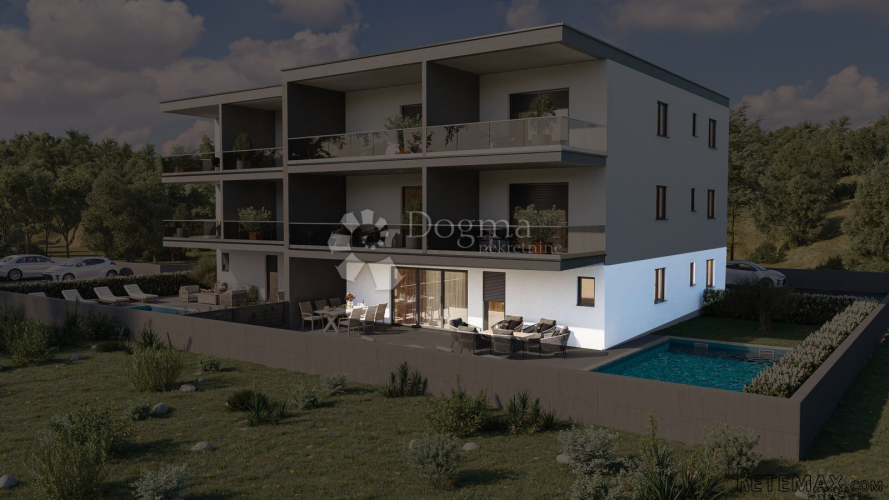 NOVIGRAD – OAZA MIRA S PRIVATNIM BAZENOM