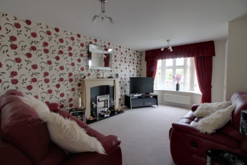 4 bedroom, Detached House house for sale - 2