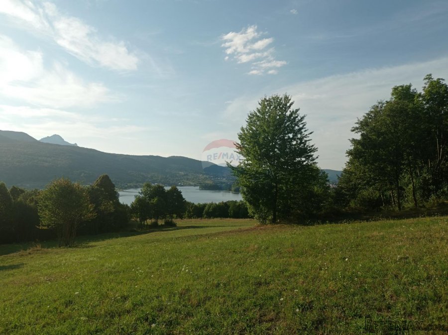 Ogulin,građevinsko zemljište,pogled na jezero Sabljaci