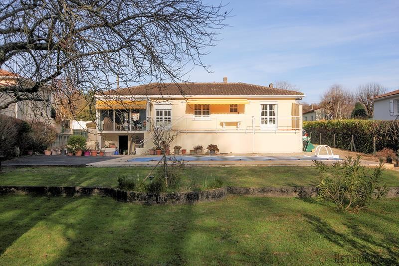 Immaculate Single-Storey Home With Pool