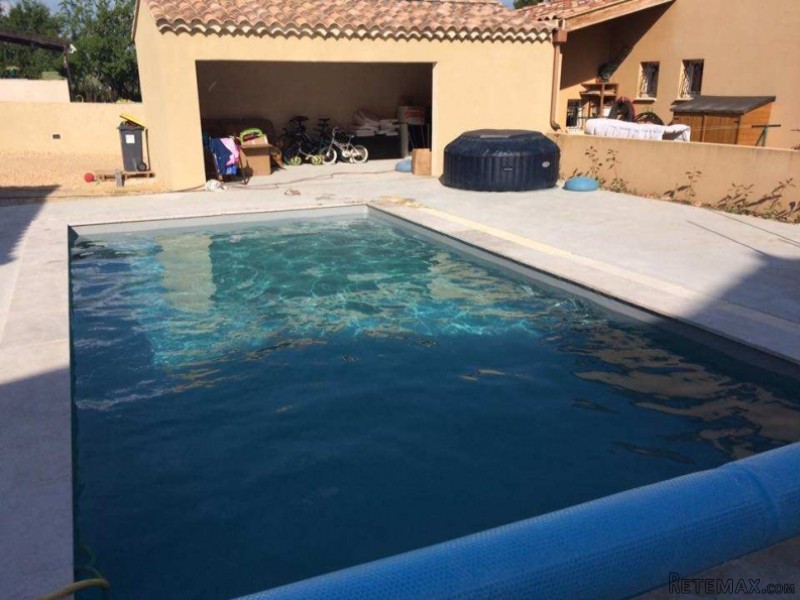Villa with Swimming Pool