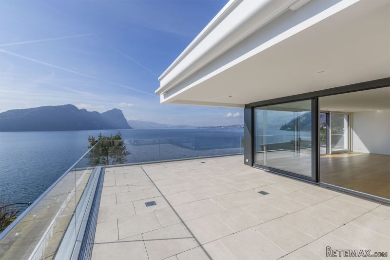 ATTIC APARTMENT DIRECTLY ON THE LAKE