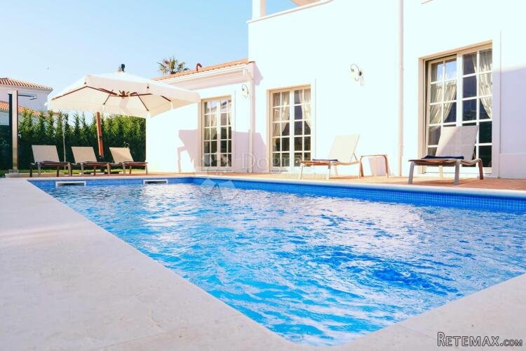 IMPOZANTNA SAMOSTOJEĆA VILLA S BAZENOM I VRTOM NEDALEKO MORA - 2
