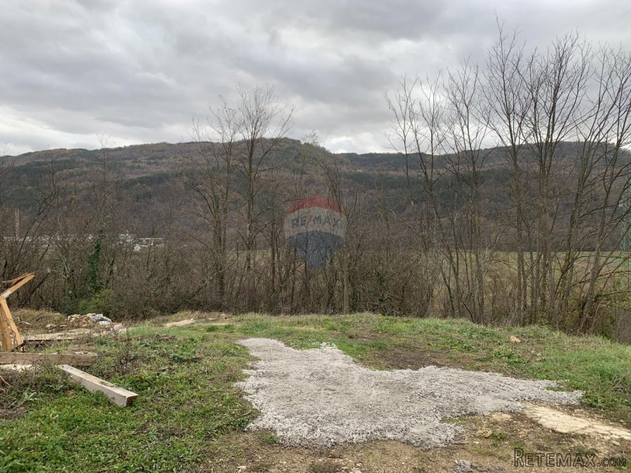 Istra, Buzet, građevinsko zemljište od 375 m2 - 2