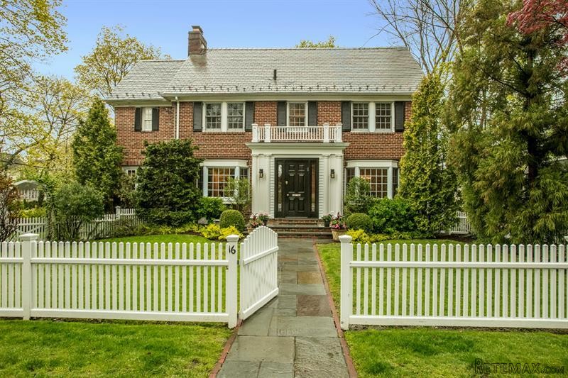 5 bedroom House For Sale: 16 Locust..