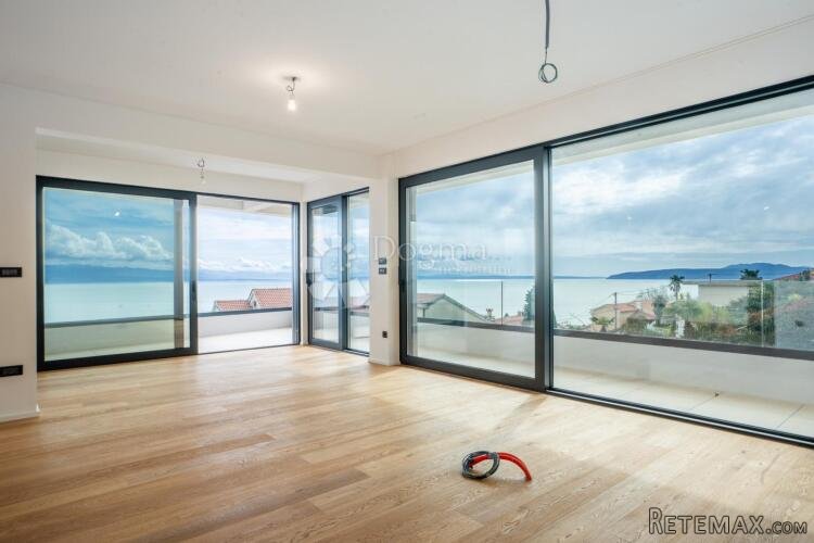 5★ LOVRAN – 335 m² UKUPNO! Stan 124 m² + natkrivena terasa 4 - 3
