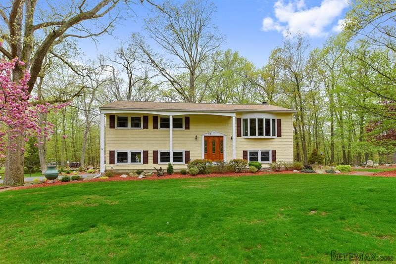 4 bedroom House For Sale: 39 Spruce..