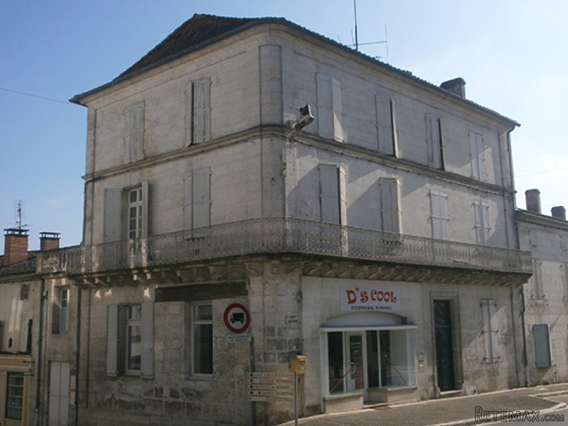 Spacious Town House To Update