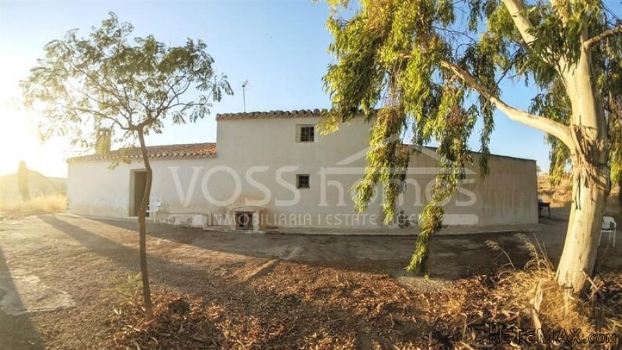 NEW LISTING - Amazing country property of 200 m² built on a.. - 2