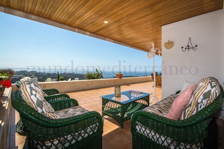 This luxurious ground floor property is located on the.. - 2