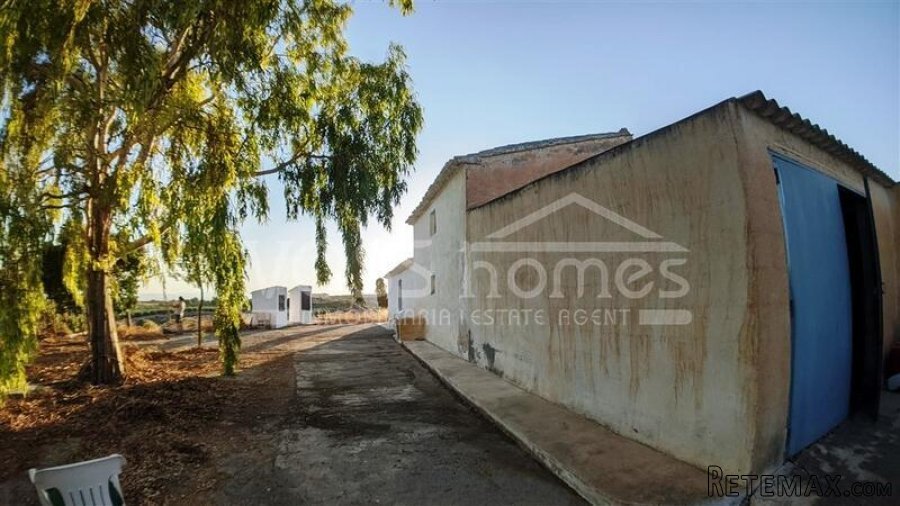 NEW LISTING - Amazing country property of 200 m² built on a.. - 3
