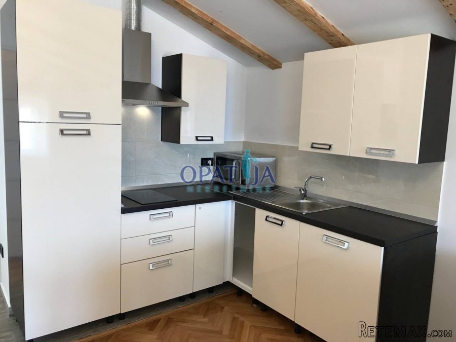 Opatija-centar stan visoko potkrovlje 65 m2 - 3