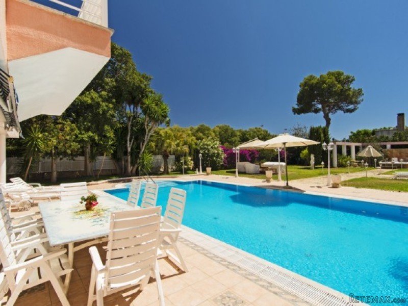 Villa With Spa And Guest House Near The..
